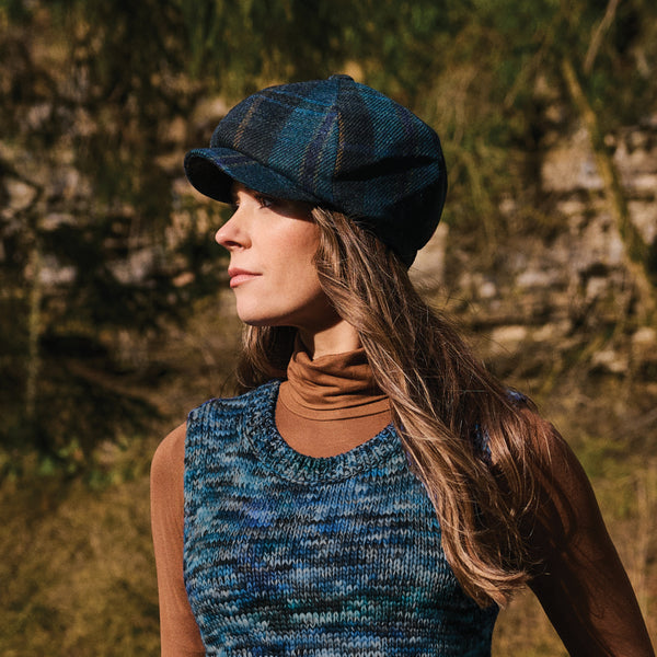 COUNTRY_NEWSBOY_CYAN_Lifestyle_B_600x600.jpg